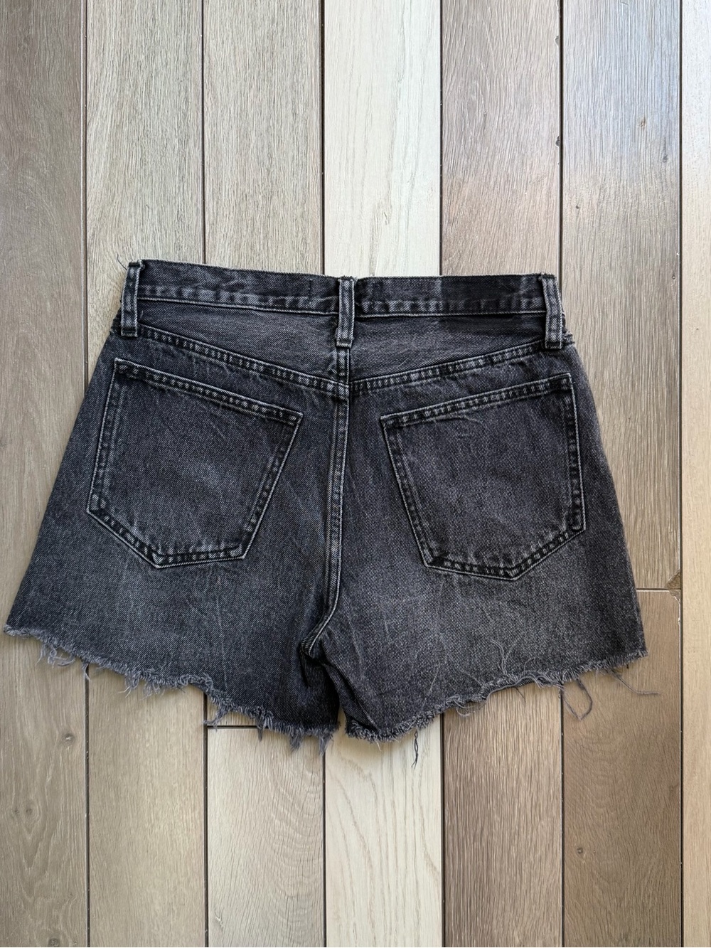 Abercrombie & Fitch Mid Rise Boyfriend Short - Picture 8 of 9